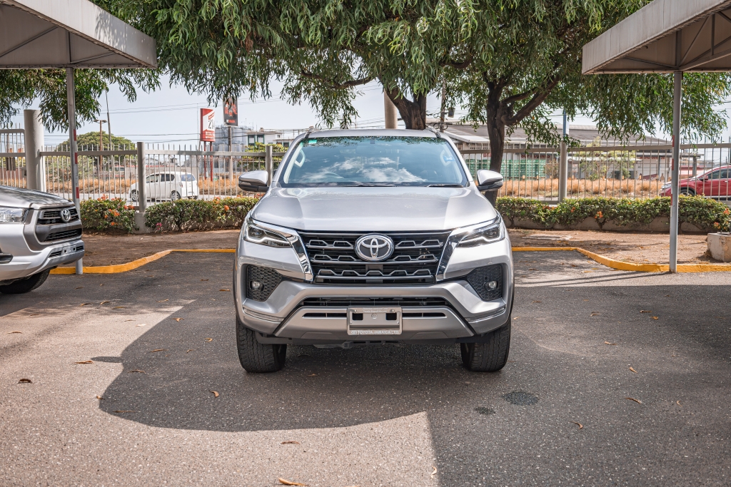 Toyota Fortuner 4X4 2.7L Petrol Suv